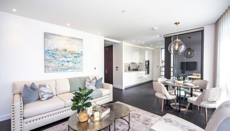 2 bed property in Charles Clowes Walk, London